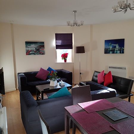 Two Bedrooms, Two Bath, Up To 3 Beds 1 Sofa - Slough Windsor Legoland Екстериор снимка